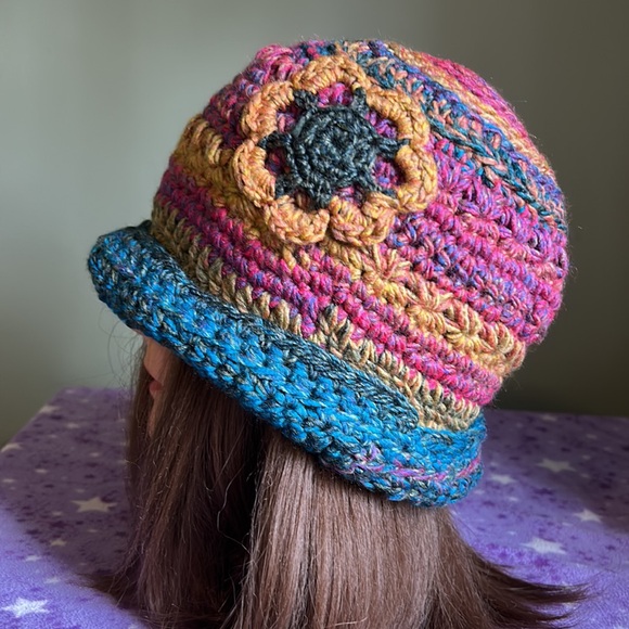 Crochet flower adjustable rolled rim acrylic yarn medium new - Picture 6 of 7